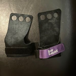 Bear Komplex 3 hole leather grips size small